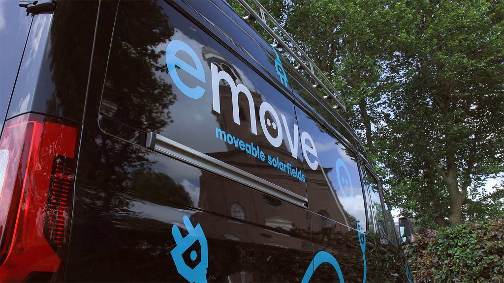 De bus van The eMove, moveable solarfields
