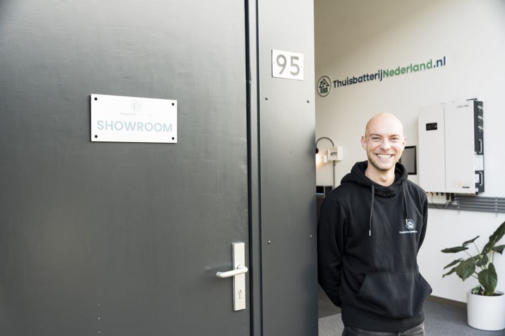 De ingang van de showroom in Nieuw-Vennep